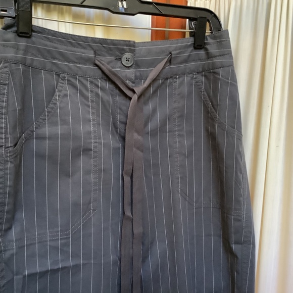 Cabi Nob Hill Pinstripe Crop Capri Pants Gray/White #852 Size 4 - Picture 2 of 7